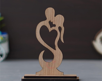 Brown Heart Kissing Couple Wooden Cutout Showpiece for Home Decor Living Room | Valentine Gift for Girlfriend Boyfriend Husband Wife | Valentines Day Gift
