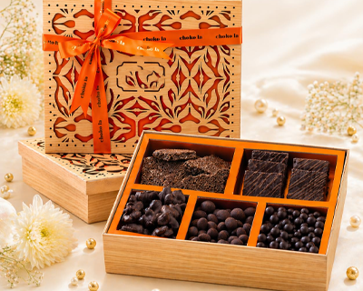 Chocolate Hamper- 600G | Assorted Flavours Chocolates with Coated Almonds & Nuts | Premium Chocolate Gift Box for Festivals & Special Occasions
