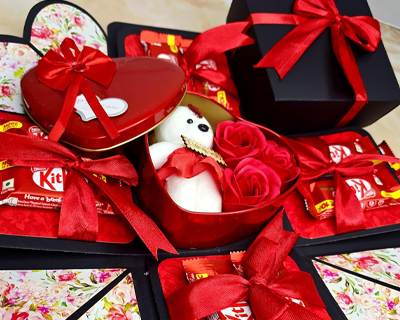 Explosive Gift Box, Birthday Gift, Wedding Gift, Valentine Love Gift For Your Wife/Husband, Fiance, Boyfriend With 12 Chocolate Each