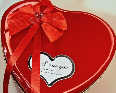 Explosive Gift Box, Birthday Gift, Wedding Gift, Valentine Love Gift For Your Wife/Husband, Fiance, Boyfriend With 12 Chocolate Each
